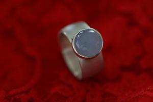Anillo de Calcedonia azul de Plata de Ley 925, anillo hecho a mano de agua con piedras preciosas delicadas, anillo elegante para el dedo del pie, regalo para ella - Product Image 2