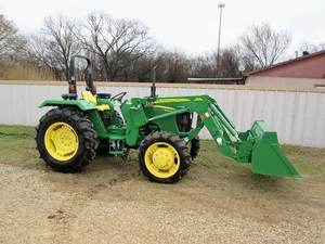 Tracteur agricole John Deere 5055E 80 CV 2RM, pompe de boîte de vitesses, performances durables, pour l'agriculture – Meilleures ventes - Product Image 4