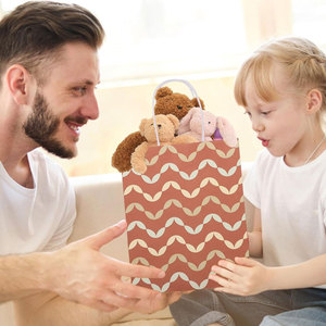 Sacs de Noël Goodie Bundle Sacs en papier kraft moyens pour cadeaux, bonbons et friandises Wave 100% Sacs en papier recyclables - Product Image 6