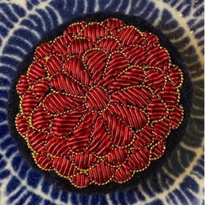 Broche bordado de flores, insignia con diseño personalizado - Product Image 3