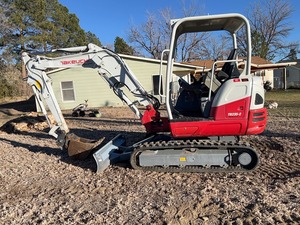 Vente flash : Mini-excavatrice Takeuchi TB235-2, godet de 0,1 m3, qualité 10 tonnes, fonctionnement inclus, moteur, boîte de vitesses, pompe à engrenages, Hydac, PLC - Product Image 2