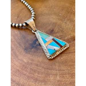 Colgante Vintage Navajo con Incrustaciones de Piedras Variadas y Plata de Ley, Joyería Fina - Product Image 2