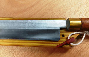 Cuchillo para Atún Largo de 27 Pulgadas, Acero al Carbono, Herramienta Profesional para Filetear y Rebanar, Mango de Madera Ecológico con Caja - Product Image 2