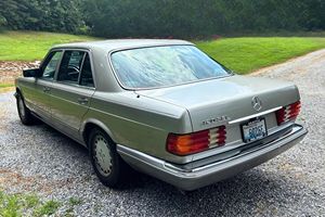 Mercedes-Benz 420SEL d'occasion de 1990 en excellent état, prêt à être expédié - Product Image 4