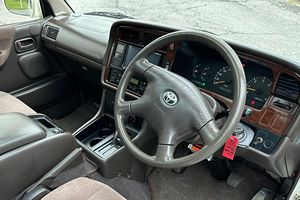 Toyota HiAce Super Custom Living Saloon EX 4WD USADO del 2000 - Product Image 4