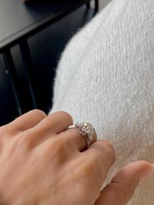 Anillo de Compromiso de Tres Piedras con Diamante Cultivado en Laboratorio de Corte Ovalado de 5 Quilates, Diamantes Laterales de Media Luna, Anillo de Diamantes Trilogía de Oro de 18K, F VVS1 VVS2 - Product Image 2