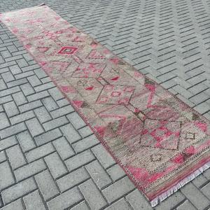 Alfombra Turca de 2.8x12.3 pies, Alfombra Vintage, Alfombra de Lana con Puntos Rosa Gris - Product Image 1