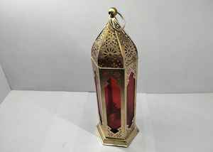 โคมไฟโลหะตกแต่งทำมือสไตล์โมร็อกโก กระจกสี วินเทจ สีทอง ที่แขวนเทียน ทนความร้อน สำหรับรอมฎอน ตกแต่งบ้าน - Product Image 3