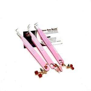 Pince à cils professionnelle botte à 90 degrés et pince à cils à pointe en fibre d'acier inoxydable personnalisée maigre avec breloques papillon cerise - Product Image 6