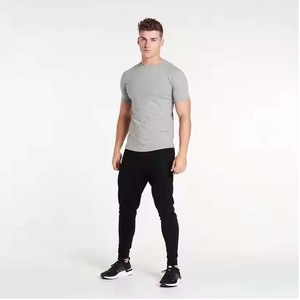 T-shirt vierge respirant à manches courtes côtelé pour hommes, col ras du cou coupe normale Vente en gros personnalisé 130GSM 50% coton 50% polyester - Product Image 5