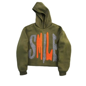 Sweat à capuche pour homme en coton, coupe oversize, style streetwear, avec patchs brodés effet vieilli et logo personnalisé texturé - Product Image 1