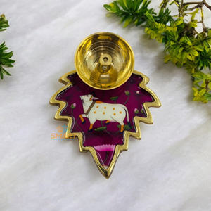 Vajilla de Pichwai Diya/Deepak moderna de soldadura chapada en oro de latón impreso para decoraciones religiosas para el hogar y la boda y regalos - Product Image 5