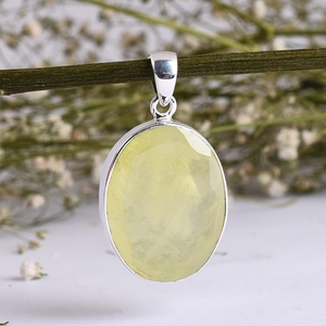 Colgante de Piedra Prehnita de piedras preciosas naturales, de oro amarillo colgante de plata de ley 925, joyería hecha a mano - Product Image 1