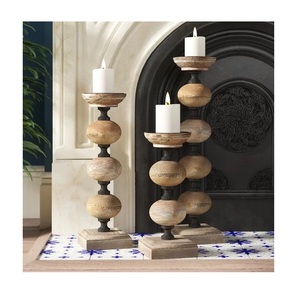 Candelero alto de madera tallada que aporta elegancia vintage a los rincones rústicos, habitaciones tradicionales y espacios festivos - Product Image 1