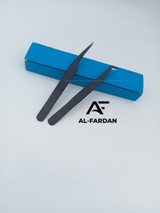 Vente en gros Noir mat enduit terne 65 degrés méga volume isolation pince à cils logo personnalisé en acier inoxydable sourcil pointu - Product Image 3