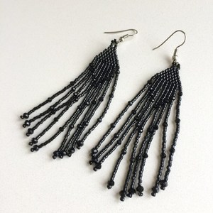 ต่างหูทำด้วยมือสำหรับผู้หญิงและเด็กผู้หญิงดูคลาสสิกหลายสีเครื่องประดับแฟชั่นที่ดีที่สุดต่างหูลูกปัดปักจากอินเดีย - Product Image 1