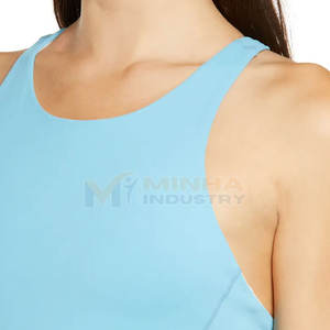 Soutien-gorge de sport en maille respirante, conçu pour les séances d'entraînement intenses et offrant une ventilation maximale, avec bretelles réglables. - Product Image 5