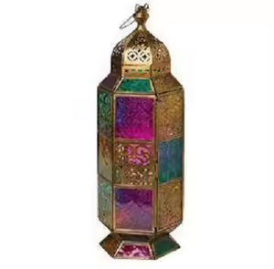 Lanterne à bougie suspendue en fer forgé moderne, design gravé, finition antique, métal plaqué laiton, décoration d'intérieur - Product Image 2