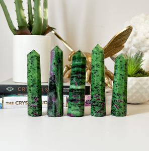 Vente en gros de pierre semi-précieuse de guérison naturelle Pointe de quartz Pierre de rubis Zoisite Obélisque poli Baguette de tour de cristal pour fengshui - Product Image 6