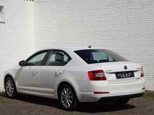 Octavia 2020 d'occasion, conduite à gauche, moteur 8L Turbo, boîte automatique, traction avant, intérieur foncé, essence, berline Aspire, toit ouvrant - Product Image 3