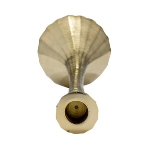 Le bougeoir conique en métal offre un design élégant et moderne pour contenir des bougies coniques Il est en métal - Product Image 3