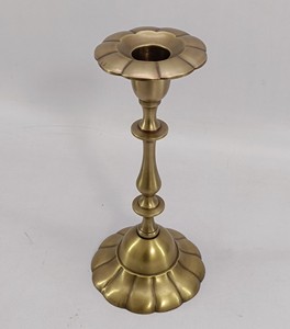 Support à bougie décoratif artisanal en laiton : Nouvelle arrivée d'un fabricant indien, Porte-bougies en métal - Product Image 3
