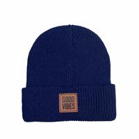 Bonnet en tricot côtelé unisexe avec logo personnalisé en cuir, 100 % acrylique, chaud pour l'hiver, avec revers, pour l'extérieur, vente en gros