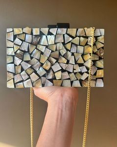 2024 แฟชั่นสุภาพสตรีEpoxyเรซิ่นกระเป๋าPartyกล่องไหล่พรหมเจ้าสาวCrossbodyกระเป๋าถือชุดราตรีC Lutchesที่สวยงามจับ