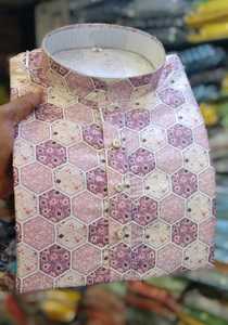 Pijama Kurta con estilo moderno para hombres, perfecto para fiestas y celebraciones, conjunto de Kurta de seda tradicional de aspecto festivo informal - Product Image 2