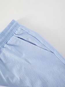 Ensemble d'été bleu pour hommes avec short blanc pour vêtements de plage 2025 Tenue de plage décontractée tendance pour hommes avec design de style uni - Product Image 5