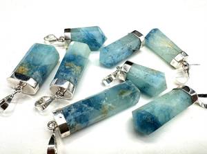 Pendentifs d'aigue-marine avec un superbe capuchon en argent présentant des tons bleus profonds brillants et un artisanat impeccable Parfait élégant - Product Image 2
