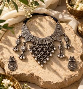 Magnifique collier de créateur avec travail Paatri Thappa et Jaal Latkan |   Bijoux en laiton aspect argenté |   Collier ethnique |   Boucles d'oreilles gratuites - Product Image 2