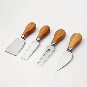 Tabla de Queso de Bambú de Primera Calidad con 4 Cuchillas - Gruesa de 36x28cm de Turquía - Product Image 3