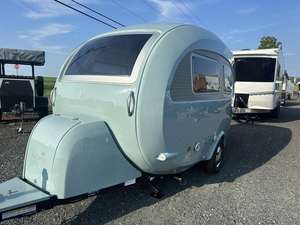 Mini caravane teardrop moderne, légère et étanche, pour le camping hors route et le voyage en 2025 en France - Product Image 6