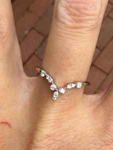 Anillo Apilable de Oro Blanco de 14k con Diamante Natural de Corte Brillante, Diseño Chevron, Anillos de Boda y Aniversario, OEM, 0.14ct, 2g, Lujo - Product Image 4