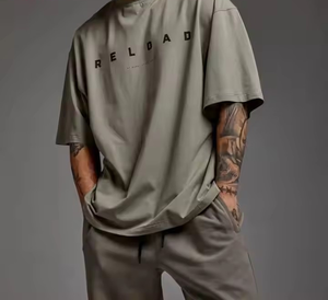 T-shirts à épaules tombantes oversize tendance de nouveauté OEM T-shirt en relief respirant pour hommes avec logo et design personnalisés - Product Image 1