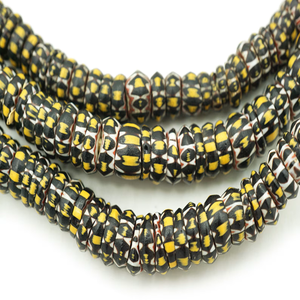 Perles de commerce africaines en verre de Chevron vénitien jaune antique | Perles rustiques tribales anciennes mélangées pour l'achat en gros - Product Image 3