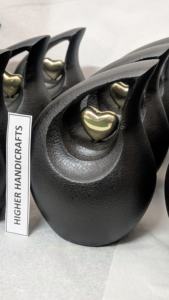 โกศบรรจุอัฐิรูปหยดน้ำสีดำ ลายสลัก รูปหัวใจ ดีไซน์หยดน้ำ ขนาดสั่งทำ โกศศพ ขายส่ง - Product Image 2