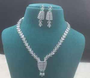 Ensemble de bijoux en laiton pour femmes glamour Mode de luxe élégante avec des diamants américains Cadeau de mariage et de célébration parfait pour elle - Product Image 2