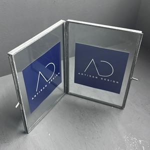 Cadre photo de table, design de livre, avec finition grise en fer et verre - Product Image 1