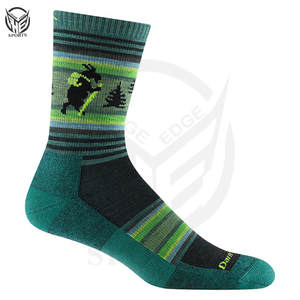 Chaussettes de créateur personnalisées en Offre Spéciale avec logo de marque Chaussettes imprimées jacquard brodées en gros pour enfants Chaussettes personnalisées pour hommes et femmes - Product Image 4