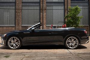Audi S5 Cabriolet Premium Plus 2023 d'occasion, moteur V6 turbocompressé, transmission intégrale Quattro, très bien équipée, non modifiée - Product Image 2