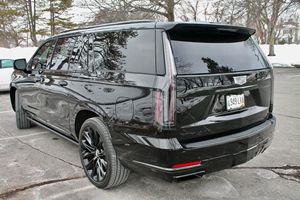 2025 XCALADE ESV 4WD Sport Platinum USADO Bajo Kilometraje Motor en Buen Estado Transmisión AUTOMÁTICA Techo Panorámico Luces LED Listo para Enviar - Product Image 3