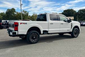 Camionetas Ford F-250 Super Duty Platinum 4x4 Platinum 4dr Crew Cab 6.8 ft. SB de segunda mano en venta - Product Image 2