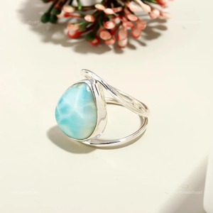 Anillo de Plata de Ley 925 con Larimar Azul Pera Natural ~ Joyería de Compromiso Cristiana Vintage ~ Regalo Hecho a Mano para Mujer - Product Image 2
