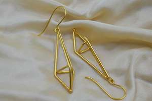 Boucles d'oreilles en laiton plaqué or faites à la main en gros pour filles et femmes - Product Image 3