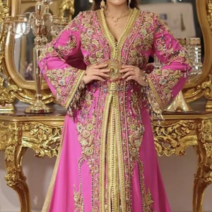 DISEÑADOR CON HERMOSO BORDADO DE ZARI DORADO TRABAJO EN VESTIDO CAFTÁN ROSA CON ESTILO PARA FIESTA-WEAR & Wedding = 2024 - Product Image 1