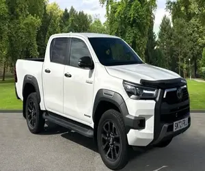 2022丰田Hilux 2.8 D-4D无敌X双驾驶室皮卡自动四轮驱动欧洲6 (s/s) 4dr - RHD