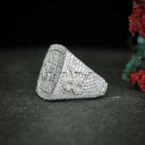 Anillo de Hip Hop con Logotipo de Letra Personalizado, con Incrustaciones de Moissanita, Pasa el Test de Diamantes, Plata de Ley 925, Joyería Fina para Hombre, por Phoenix Enterprise - Product Image 4