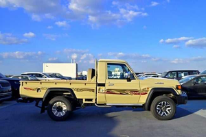 รถมือสอง ปี 2022 รุ่น 79LC ซิงเกิ้ลแค็บ เครื่องยนต์ดีเซล 4.1-6 ลิตร SUV ขับเคลื่อน 4 ล้อ พรีเมียม เทอร์โบ เกียร์อัตโนมัติ ล้อแม็ก R20 เบาะหนังสีเข้ม พวงมาลัยซ้าย - Product Image 3